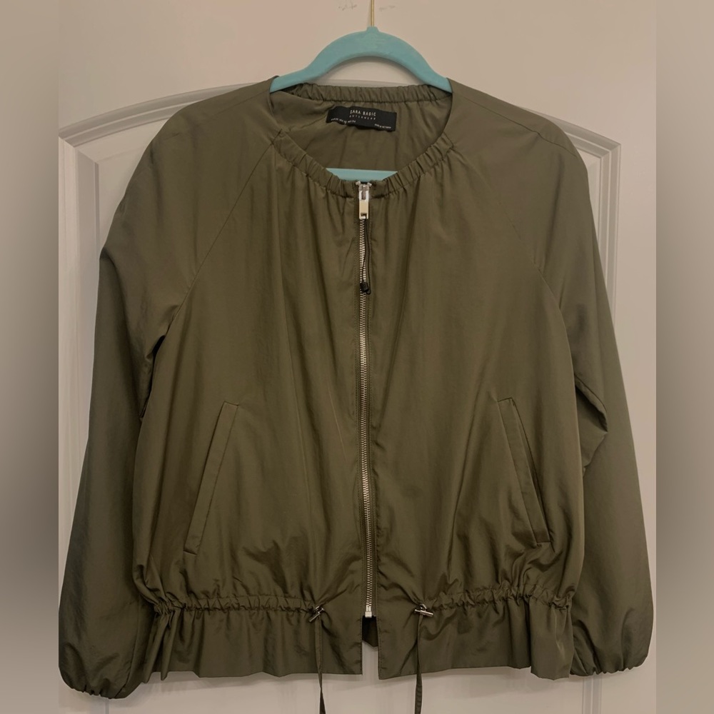 Zara green bomber Jacket XS in great condition free shipping !